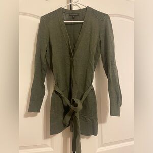 Hunter Green boyfriend-style cardigan with tie.